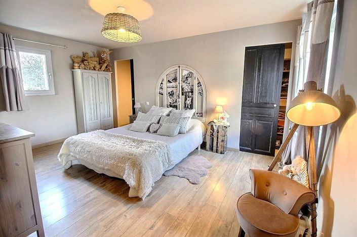 Image No.9-4 Bed House for sale