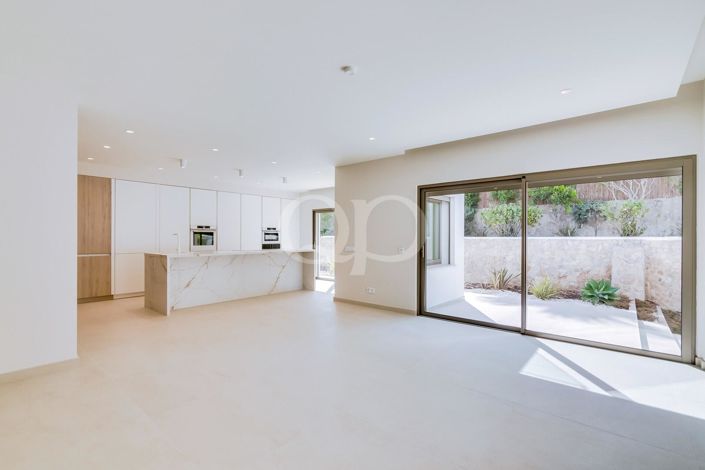 Image No.17-5 Bed House for sale