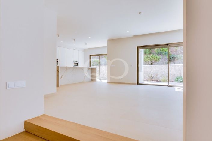 Image No.18-5 Bed House for sale