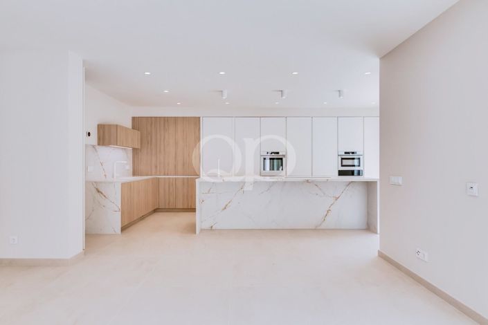 Image No.19-5 Bed House for sale