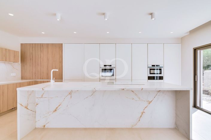 Image No.22-5 Bed House for sale