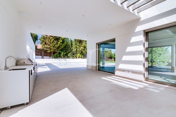 Image No.26-5 Bed House for sale