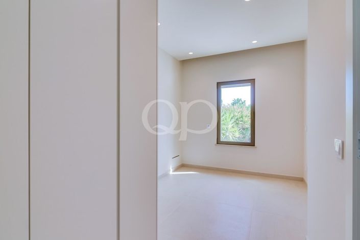 Image No.27-5 Bed House for sale