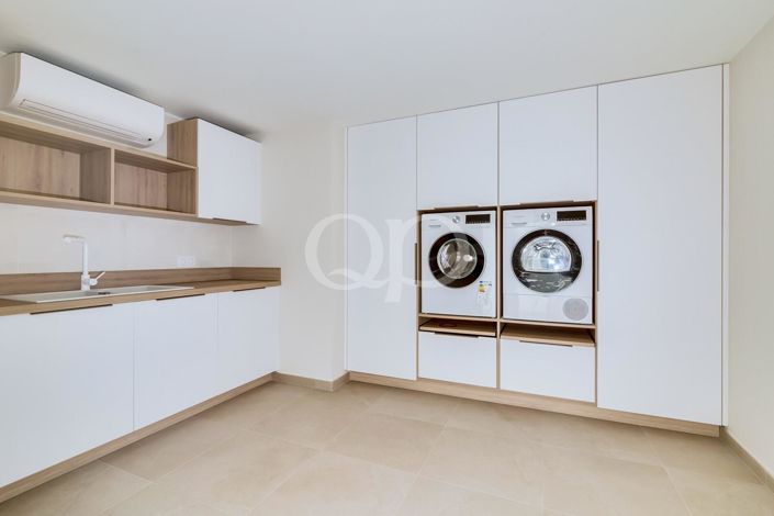 Image No.33-5 Bed House for sale