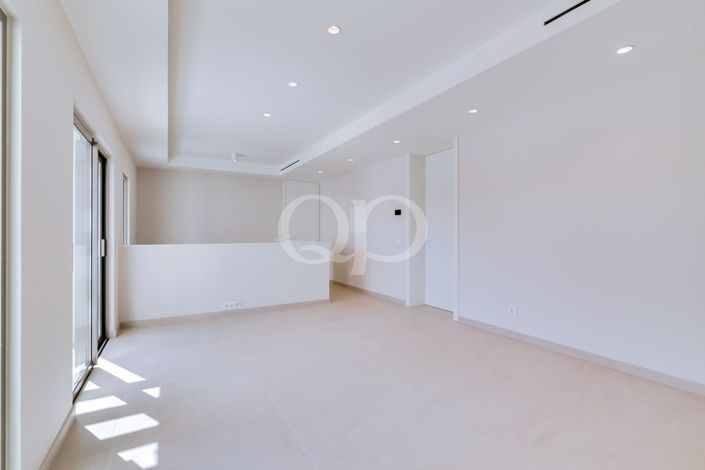 Image No.37-5 Bed House for sale