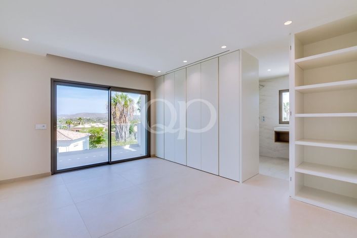 Image No.38-5 Bed House for sale