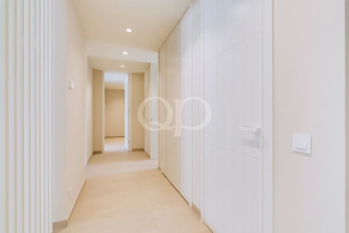 Image No.4-5 Bed House for sale