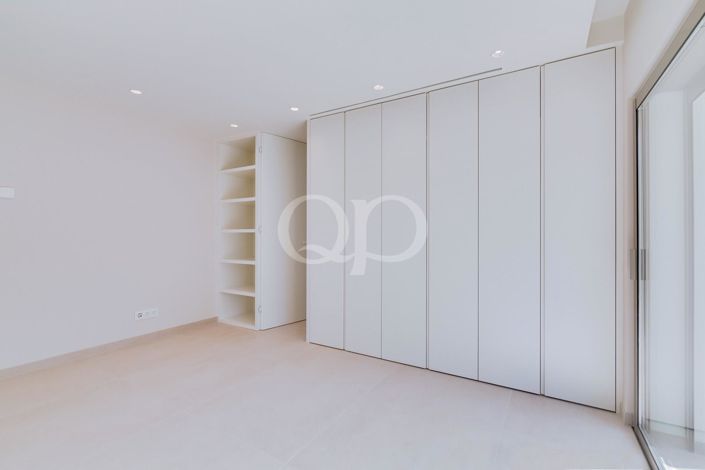 Image No.41-5 Bed House for sale