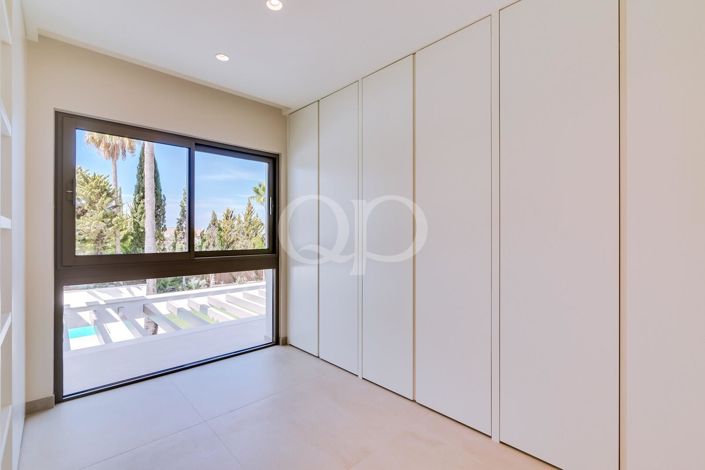 Image No.42-5 Bed House for sale