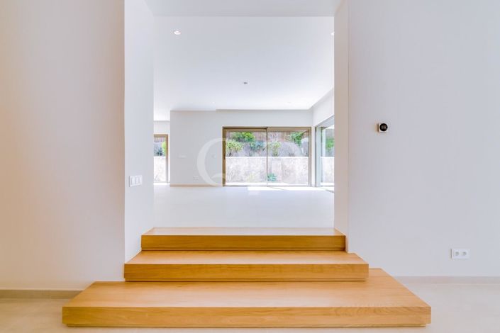 Image No.48-5 Bed House for sale