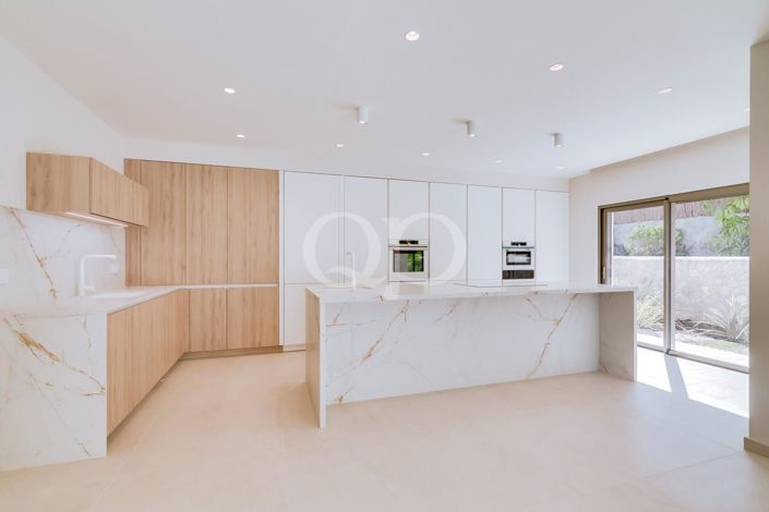 Image No.5-5 Bed House for sale