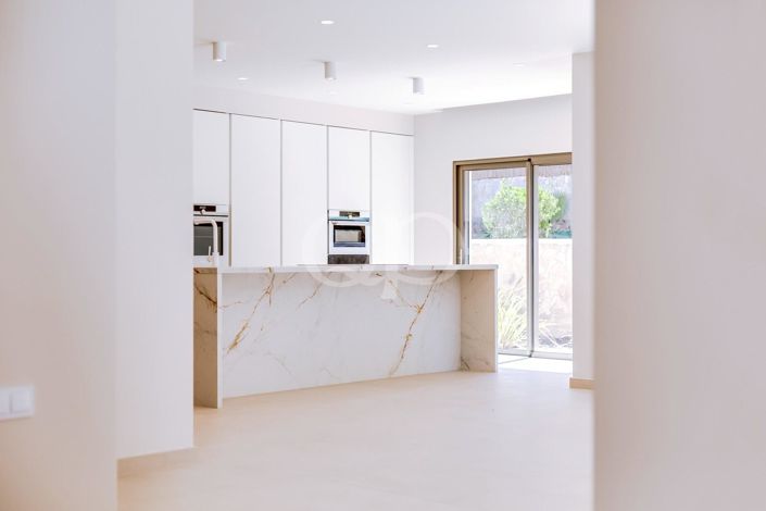 Image No.54-5 Bed House for sale