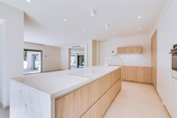 Image No.58-5 Bed House for sale