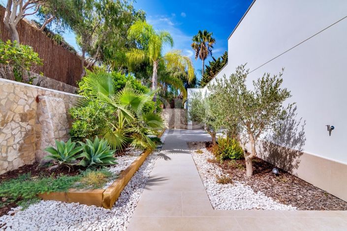 Image No.9-5 Bed House for sale