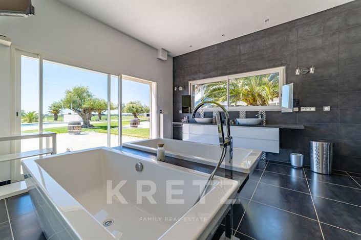 Image No.12-9 Bed House for sale