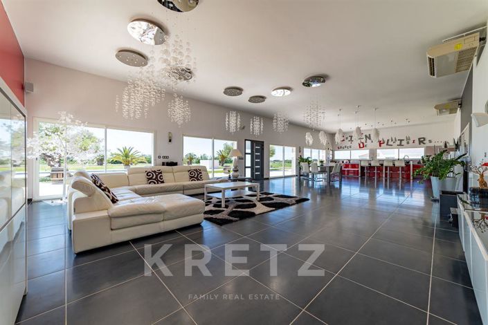 Image No.5-9 Bed House for sale