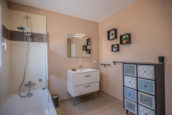 Image No.10-3 Bed House for sale