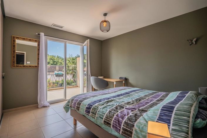 Image No.9-3 Bed House for sale