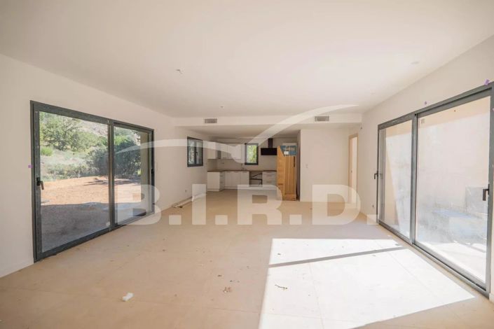 Image No.4-4 Bed House for sale