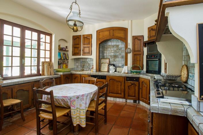 Image No.8-7 Bed House for sale