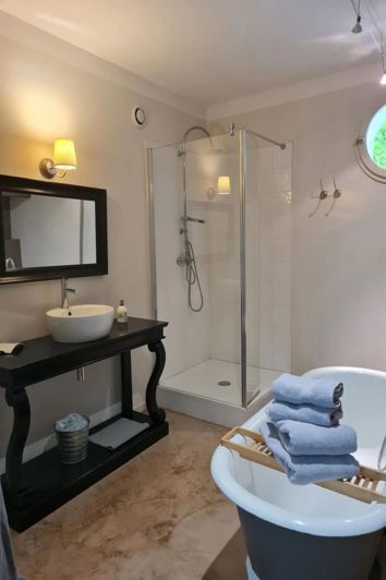 Image No.17-10 Bed House for sale