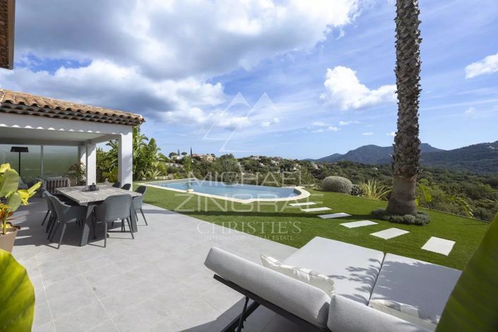 Image No.3-4 Bed House for sale