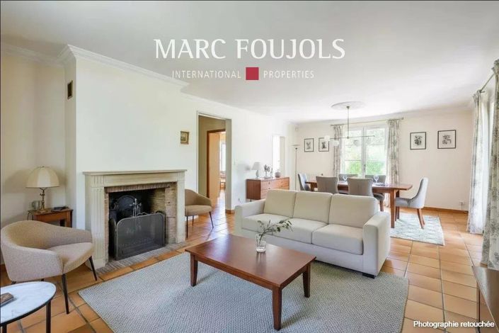 Image No.8-5 Bed House for sale