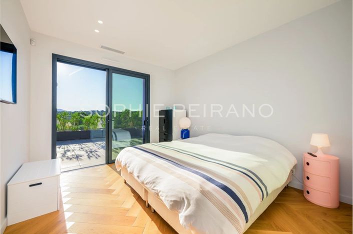 Image No.11-6 Bed House for sale