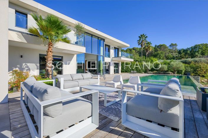 Image No.4-6 Bed House for sale