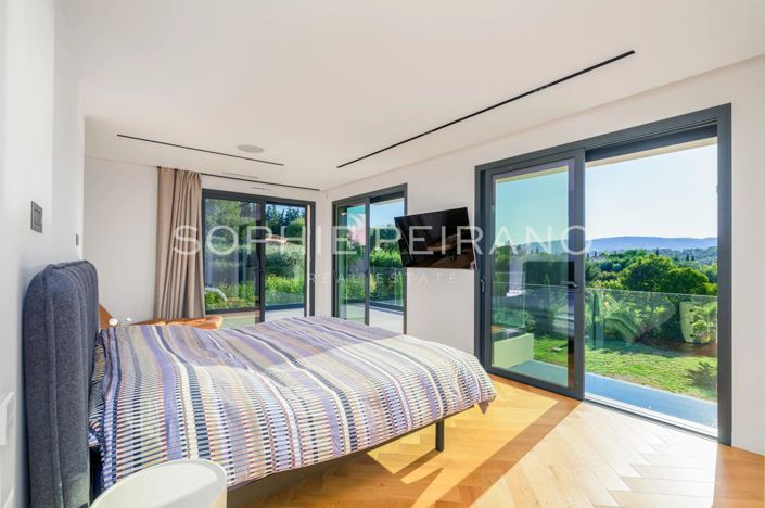 Image No.9-6 Bed House for sale