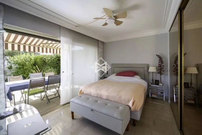 Image No.12-5 Bed Apartment for sale