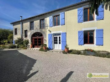 1 - Aigre, Maison