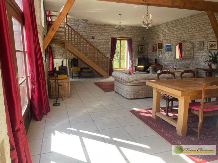 Image No.21-4 Bed House for sale