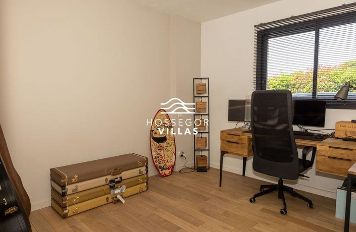 Image No.13-5 Bed House for sale