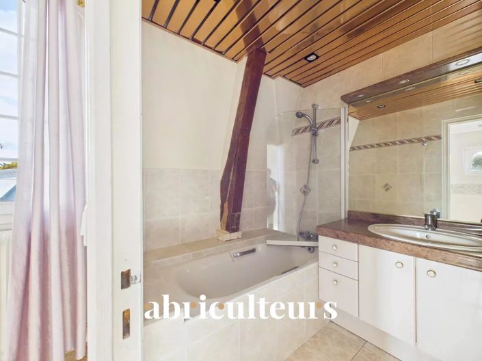 Image No.10-3 Bed Apartment for sale