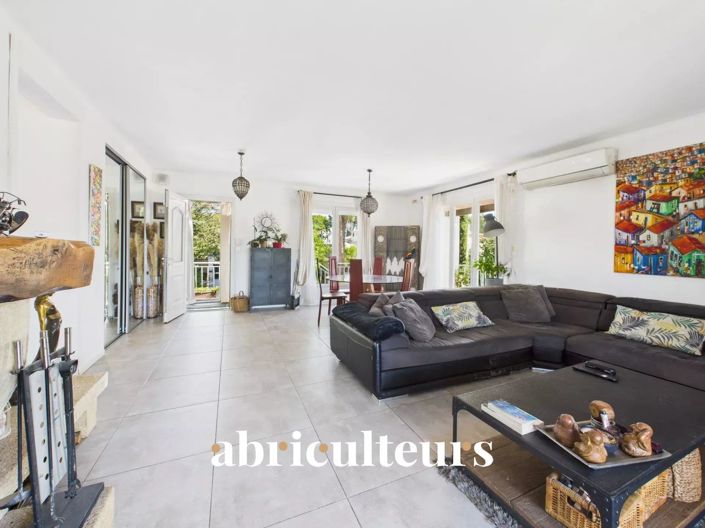 Image No.6-5 Bed House for sale