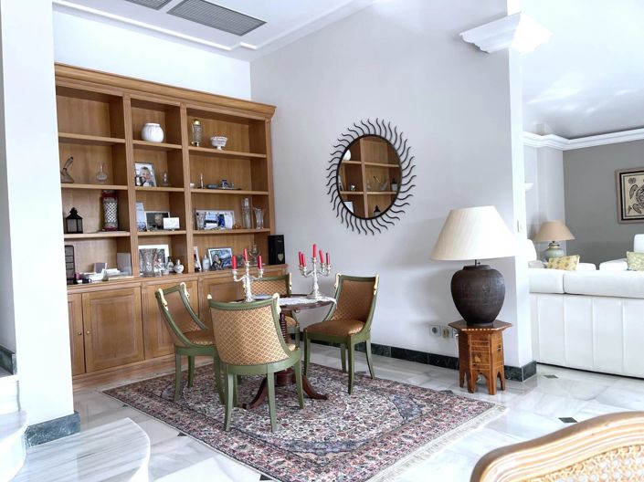 Image No.11-5 Bed House for sale