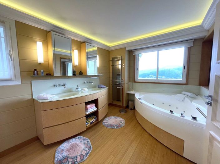 Image No.17-5 Bed House for sale