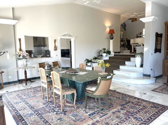 Image No.9-5 Bed House for sale