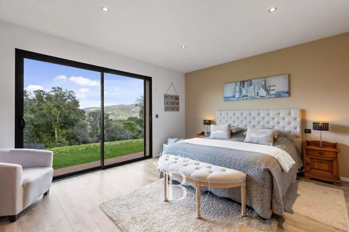 Image No.10-4 Bed House for sale