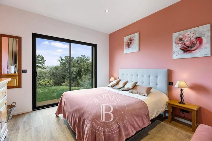 Image No.12-4 Bed House for sale