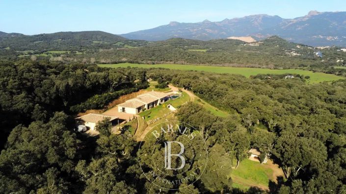 Image No.2-4 Bed House for sale