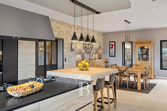 Image No.8-4 Bed House for sale