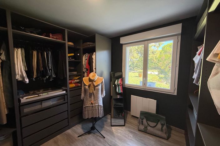 Image No.8-4 Bed House for sale