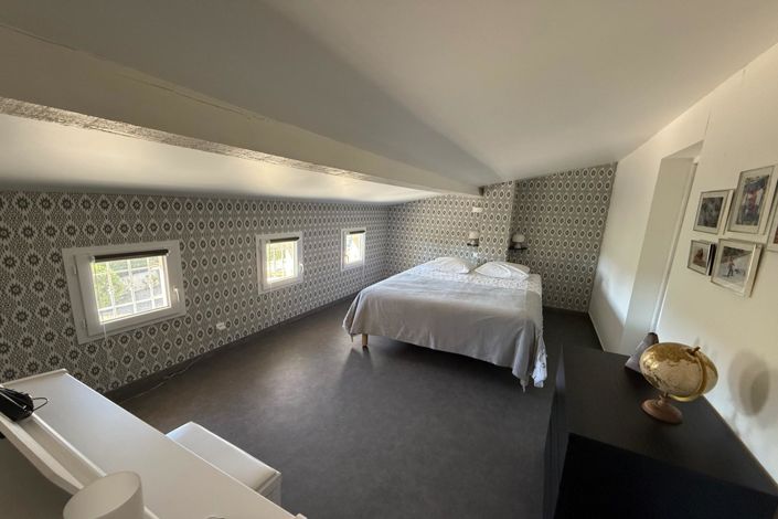 Image No.9-4 Bed House for sale