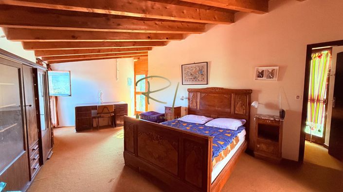 Image No.8-6 Bed House for sale