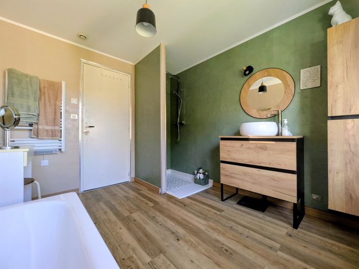 Image No.8-4 Bed House for sale