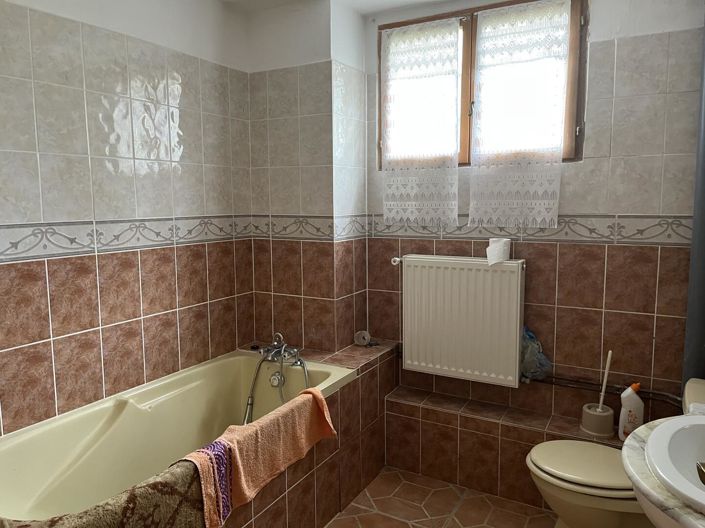 Image No.18-6 Bed House for sale