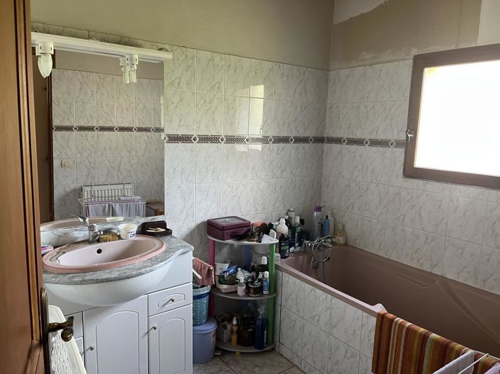 Image No.9-6 Bed House for sale