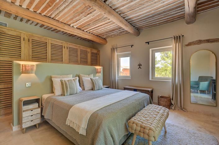 Image No.14-7 Bed Property for sale